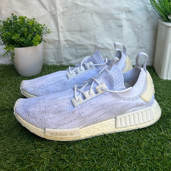 ADIDAS MD R1 PRIMEKNIT
Ftw White/ Ftw White/ Grey One men size 11 gently used - Picture 11 of 16